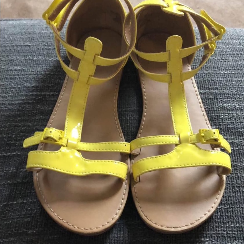 Girls crazy 8 Yellow Strappy Sandals sz 4